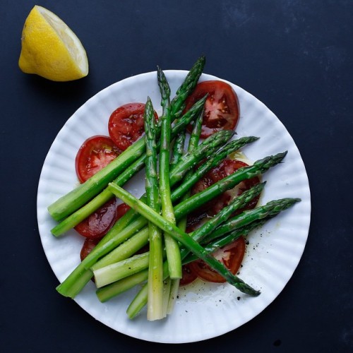 #desklunch #asparagus #tomato #lemon #oliveoil #pepper